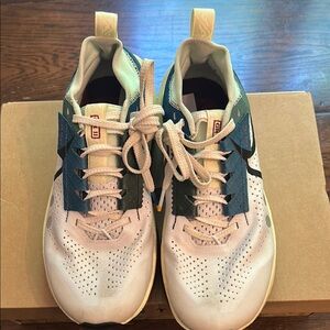 Nike ZoomX Zegama Trail 2 - White and Black